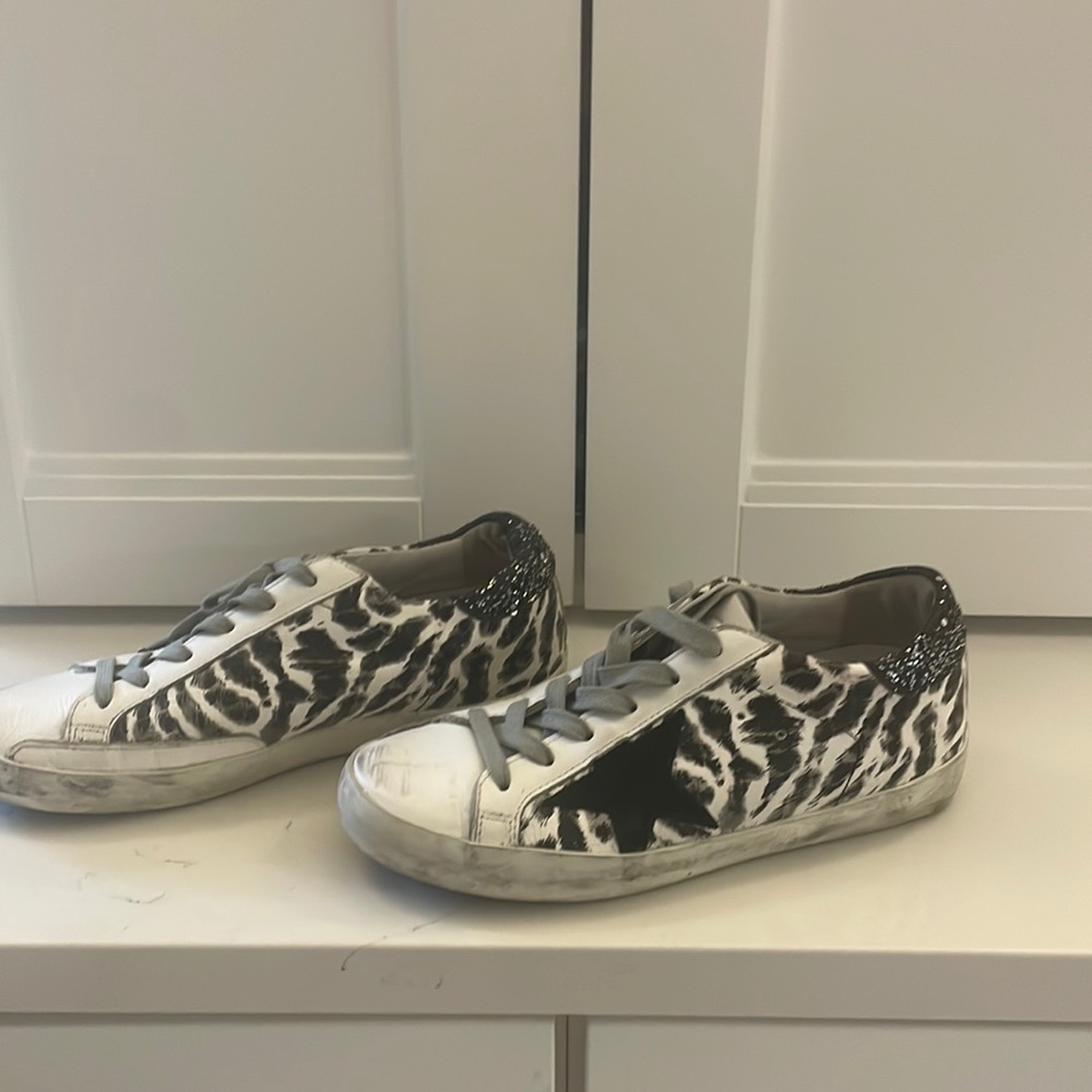 Like new Golden Goose superstar low top